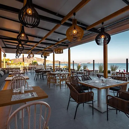 Horizon - Beachfront Luxury, By Zantewize לגאנאס