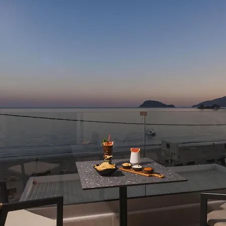 מלון Horizon - Beachfront Luxury, By Zantewize