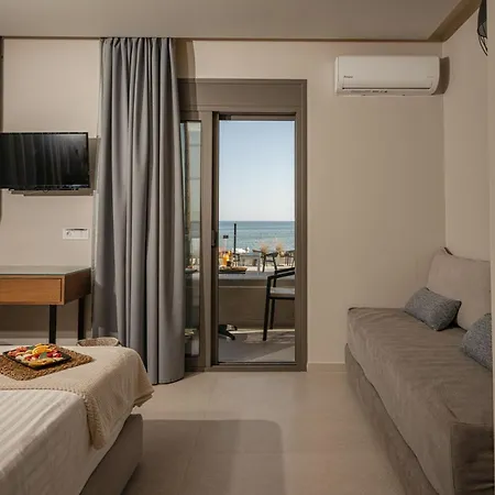 Horizon - Beachfront Luxury, By Zantewize מלון