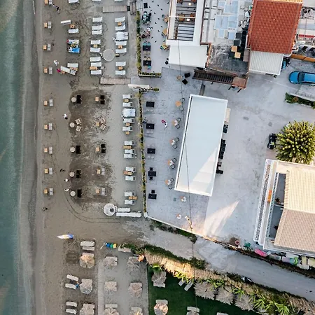 Horizon - Beachfront Luxury, By Zantewize *