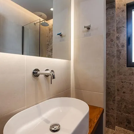 Hotel Horizon - Beachfront Luxury, By Zantewize