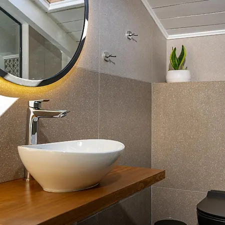 Horizon - Beachfront Luxury, By Zantewize Hotel