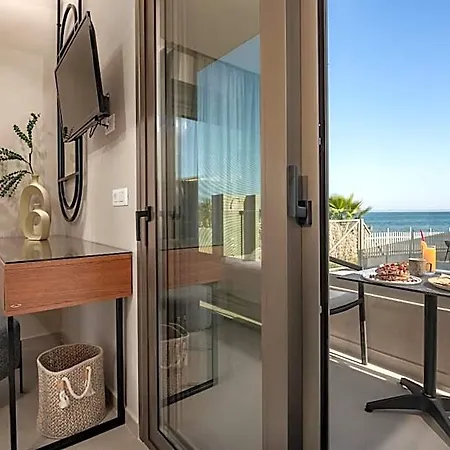 Horizon - Beachfront Luxury, By Zantewize Hotel Laganas