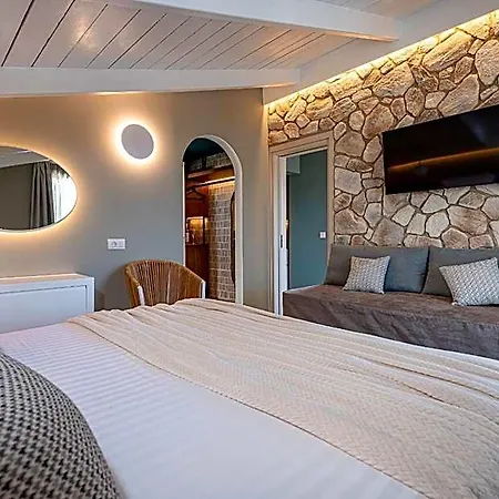 Horizon - Beachfront Luxury, By Zantewize