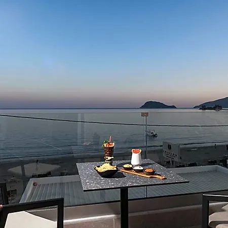 Horizon - Beachfront Luxury, By Zantewize