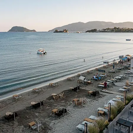 Horizon - Beachfront Luxury, By Zantewize