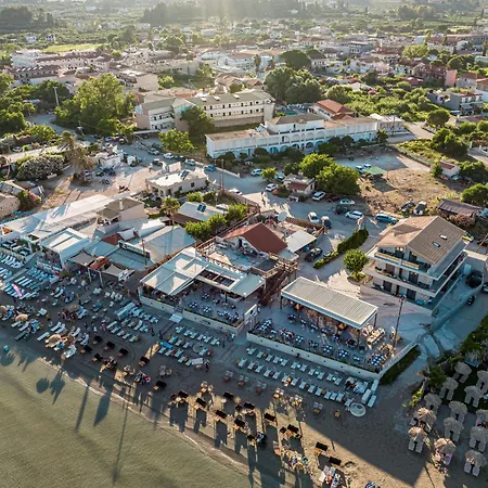 Horizon - Beachfront Luxury, By Zantewize *