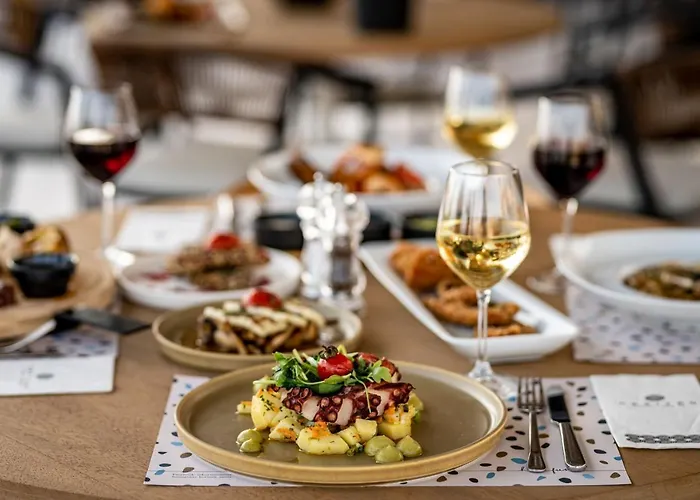 Horizon - Beachfront Luxury, By Zantewize *