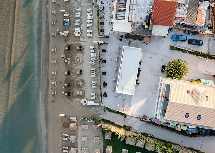 Horizon - Beachfront Luxury, By Zantewize *