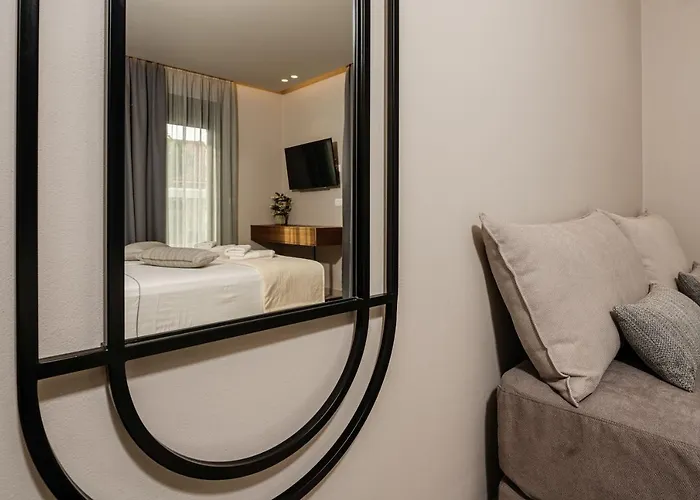 Horizon - Beachfront Luxury, By Zantewize