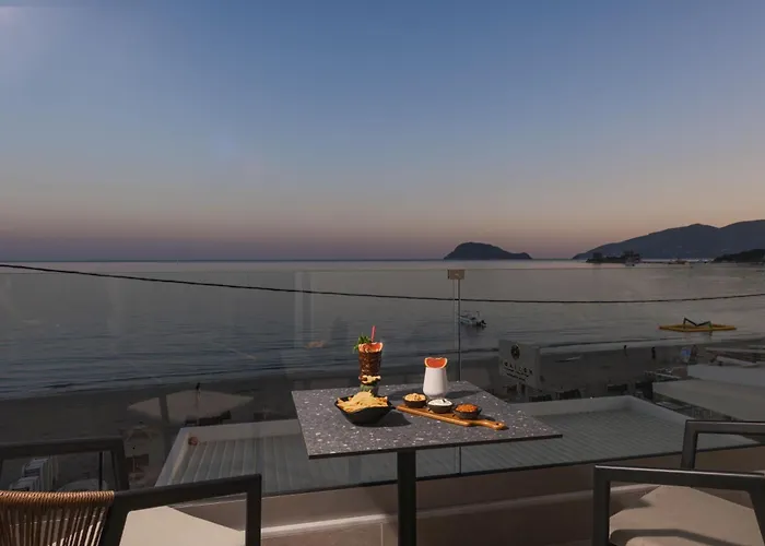 מלון Horizon - Beachfront Luxury, By Zantewize