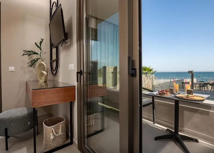 מלון Horizon - Beachfront Luxury, By Zantewize *