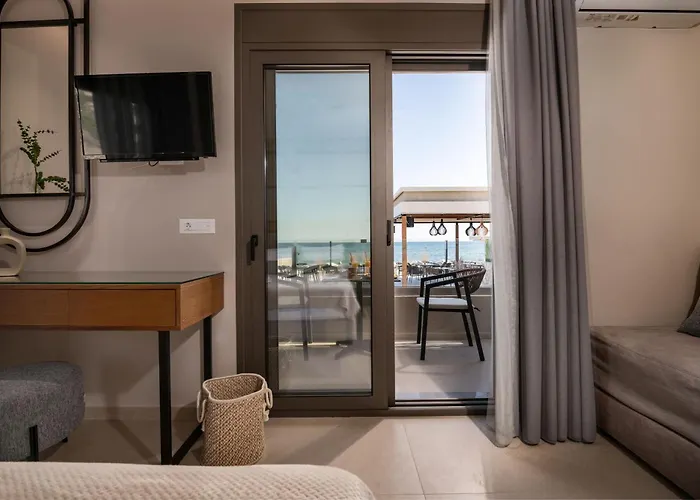 Horizon - Beachfront Luxury, By Zantewize *