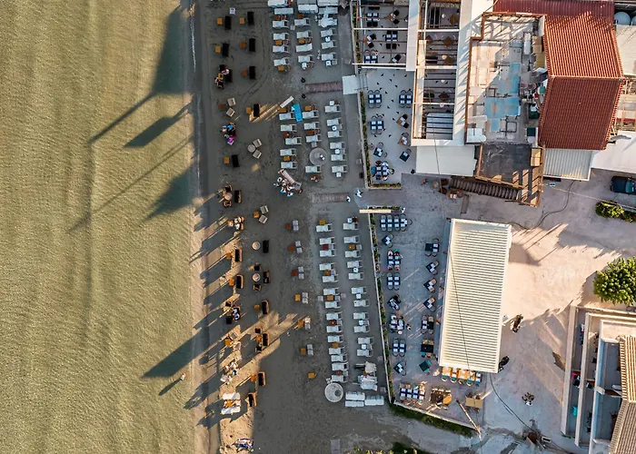 Horizon - Beachfront Luxury, By Zantewize Лаганас